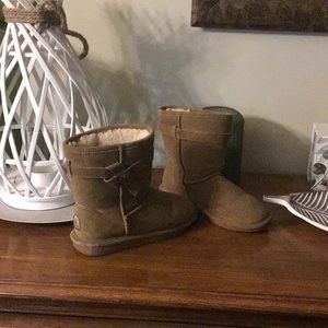 Kids Bear Paw Suede Boots Lined in Sherpa